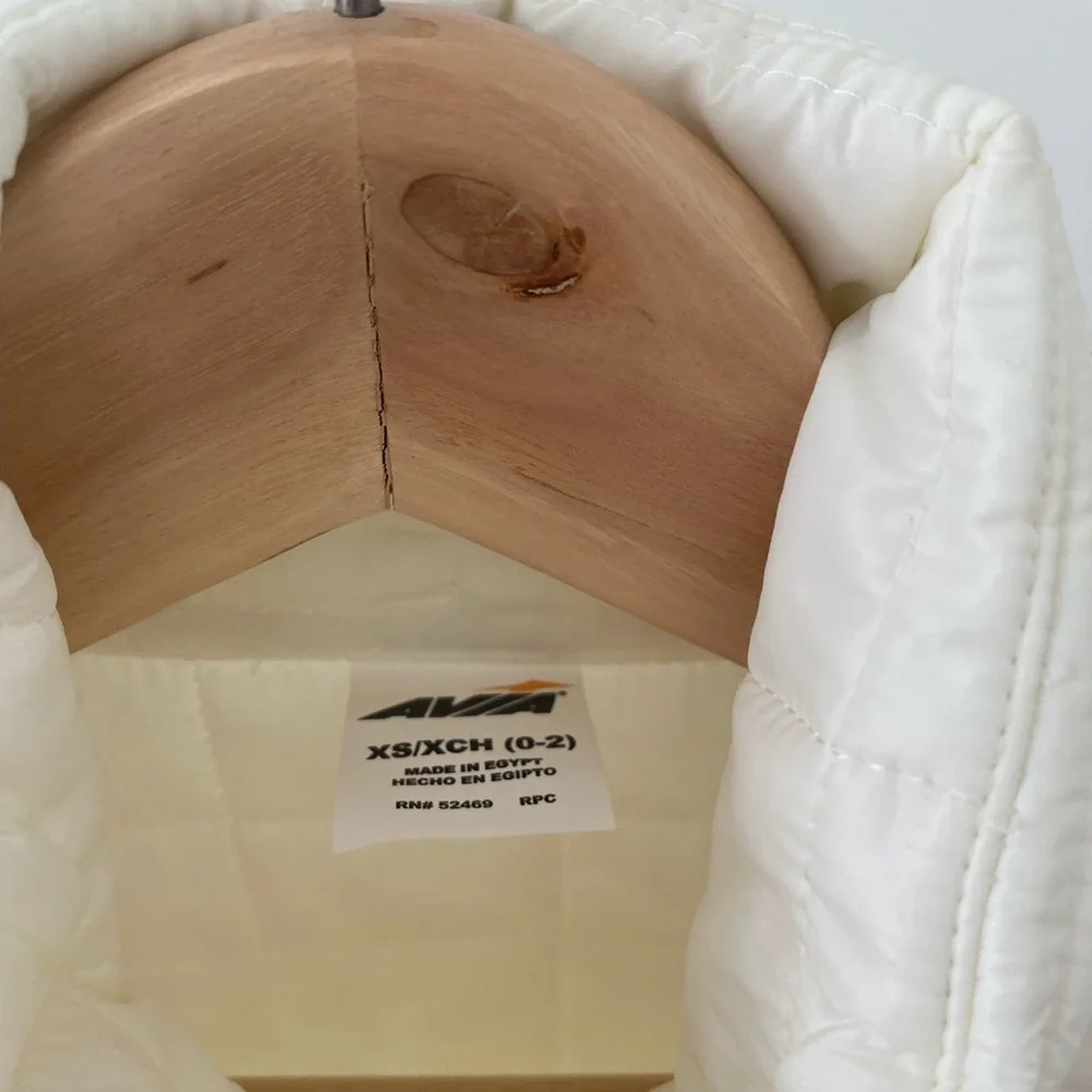 Cream workout jacket - Picture 2 of 3